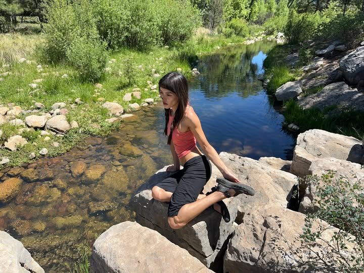 Instagram post by @izziepretz for KEEN. Caption reads: touching grass in the @keen zerraport sandal....