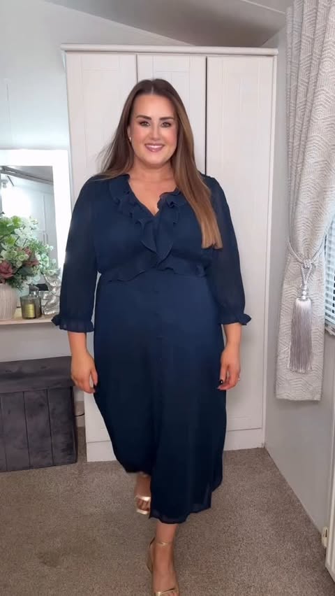 Instagram post by @denisecurvyofficial for Carraig Donn. Caption reads: [...] - Outfit Inspo from Carraig Donn, Amazing....