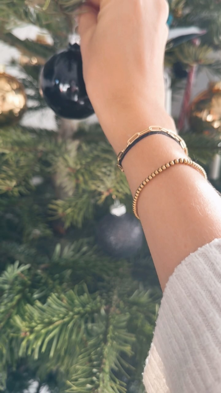 Instagram post by @toniii_sophie for brandsyoulove.de. Caption reads: Anzeige| Die letzten Erledigungen vor Weihnachten....