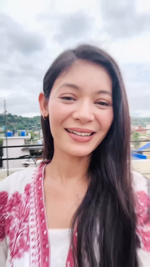 Instagram post by @richachetryofficial12 for HK Vitals. Caption reads: With shoots and travel, my skin had become so dry....