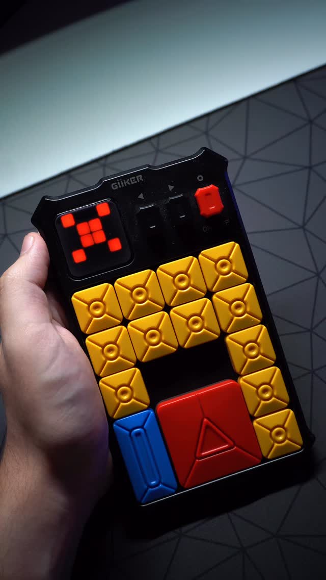 Instagram post by @luksetups for GiiKER. Caption reads: Discover the Giiker Super Slide — the smart puzzle....