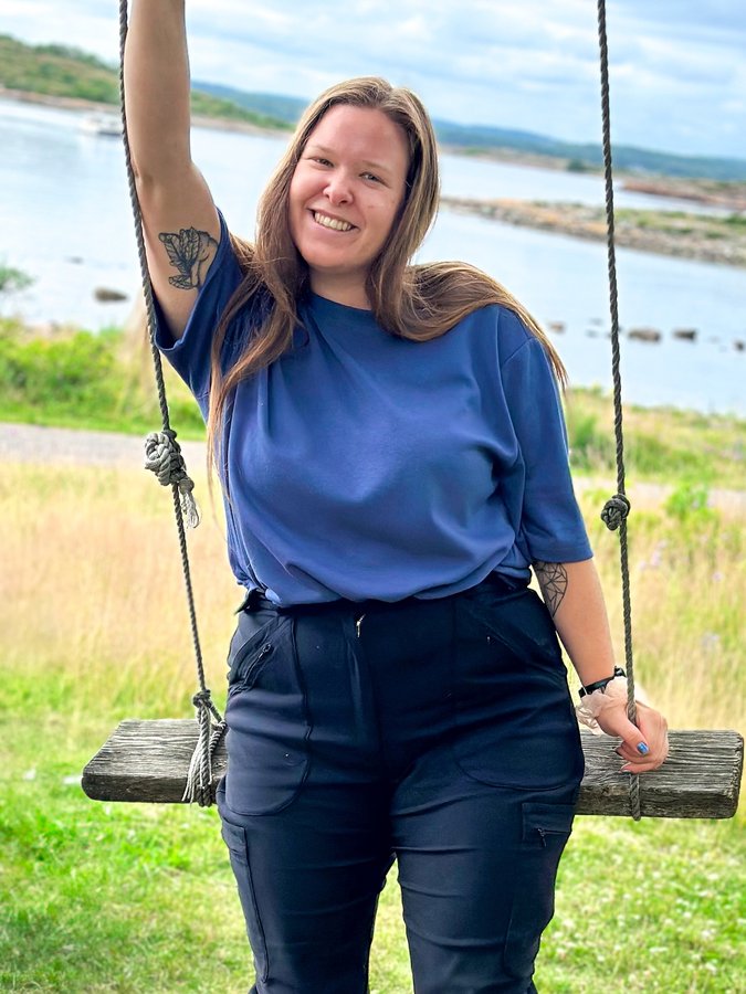 Instagram post by @ingrid.adventure for Astrid Wild. Caption reads: [...] pants with adjustable waist from Astrid Wild....