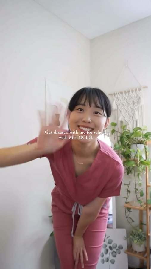 Instagram post by @sunha_day for Mediclo. Caption reads: Wearing my MEDICLO Tensel scrub set in the color....