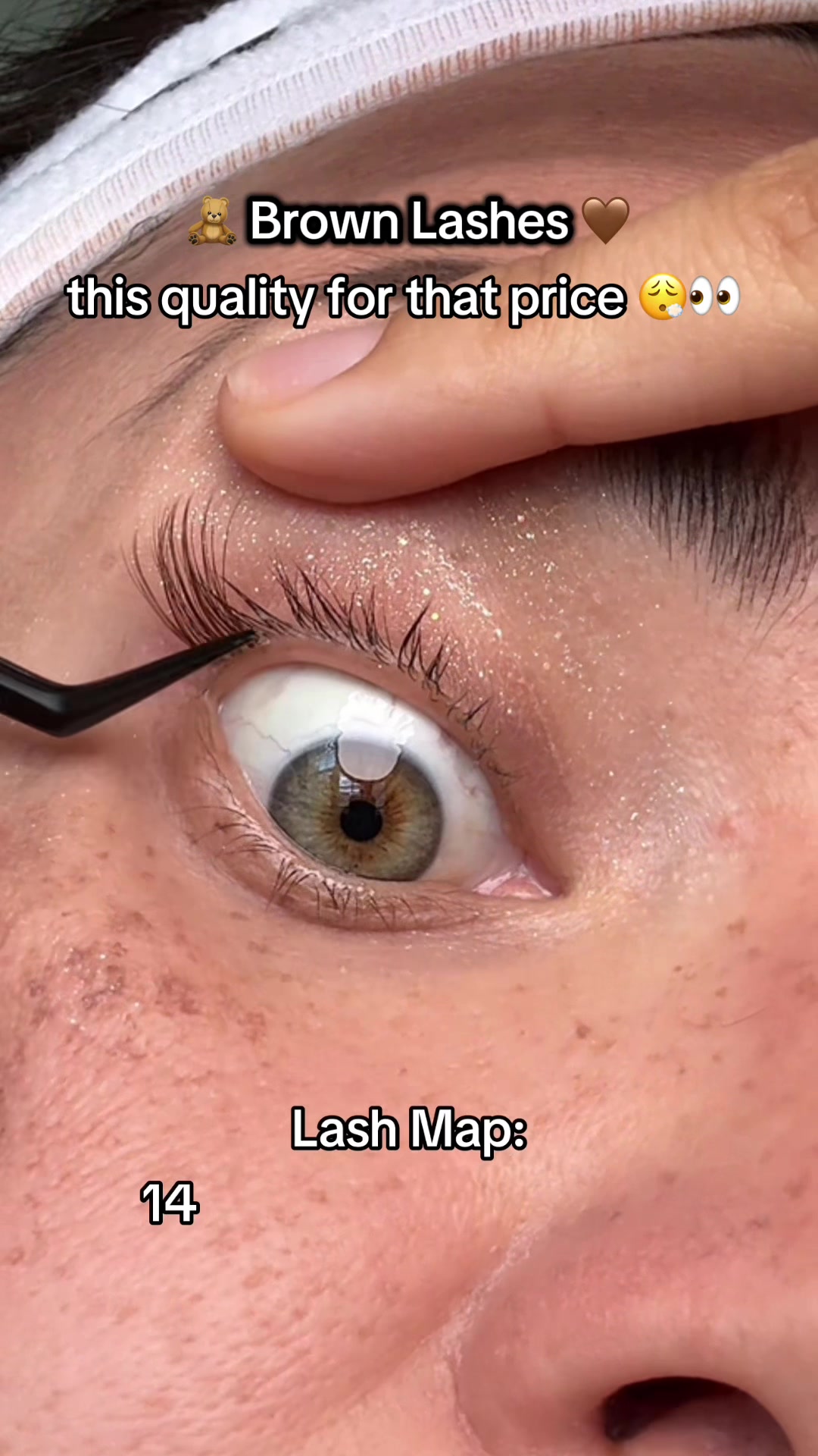 TikTok post by @thecherishroom for Kisslily. Caption reads: [...] #lashclusterskit #athomelashextensions....