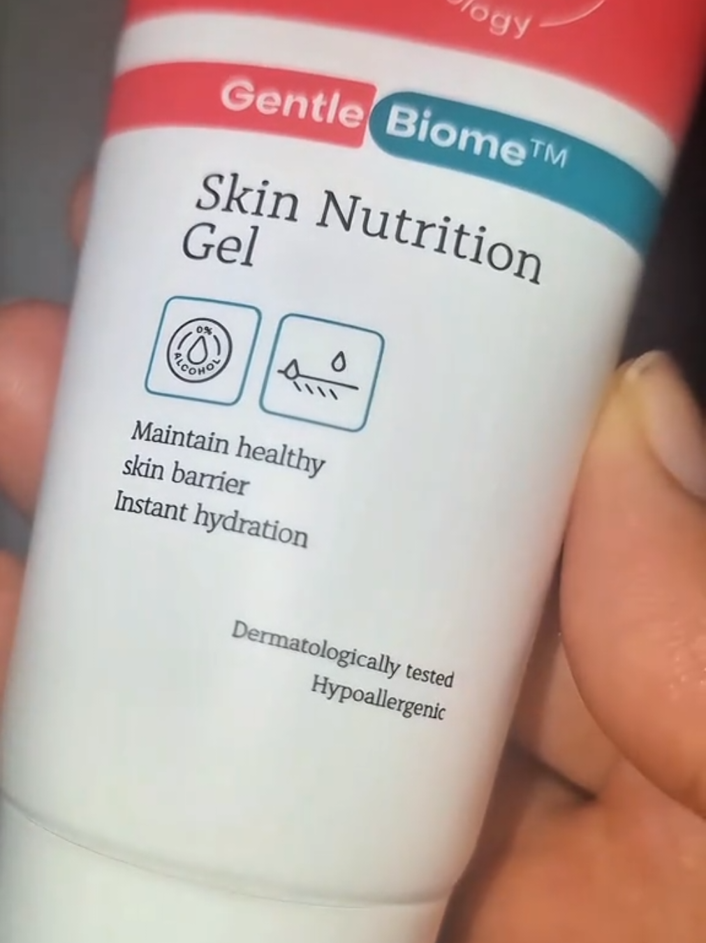 TikTok post by @dynn_din for Laboré Sensitive Skin Expert. Caption reads: Serius pake ini jadi glowing kulit sehat ala....