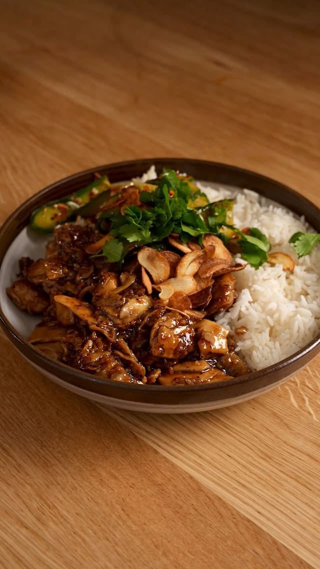 Instagram post by @brandongouveia for Beyond Meat. Caption reads: [...] 8 Sticky. Garlicky. Black peppery.....