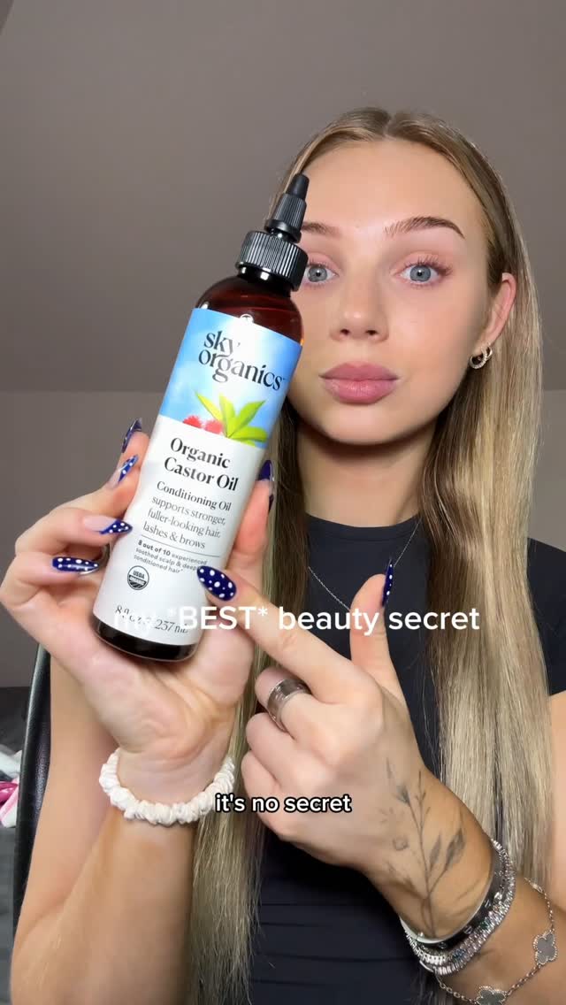 Instagram post by @vanilla__swirlxx for Sky Organics. Caption reads: @skyorganics.us organic castor oil is truly the....