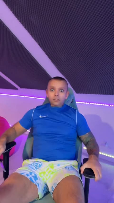 Instagram post by @bryszardofficial for Diablo Chairs. Caption reads: Taki prezent dostał Junior....