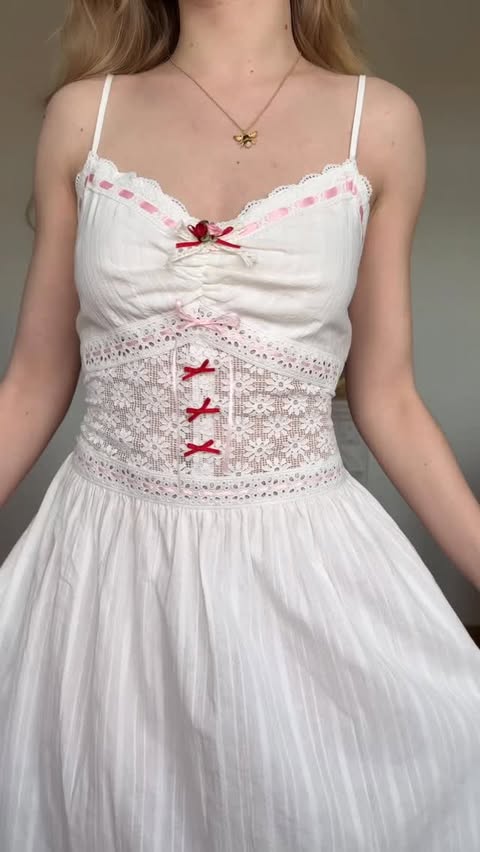 Instagram post by @jeanne.dordain for LaceMade. Caption reads: Dresses @lacemadeofficial -15% discount code [...].