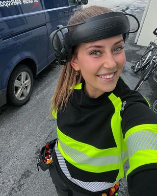 Instagram post by @elektriker_lea for Blåkläder. Caption reads: ✌🏻👷🏽‍♀️⚡️ litt annerledes dag på industri....