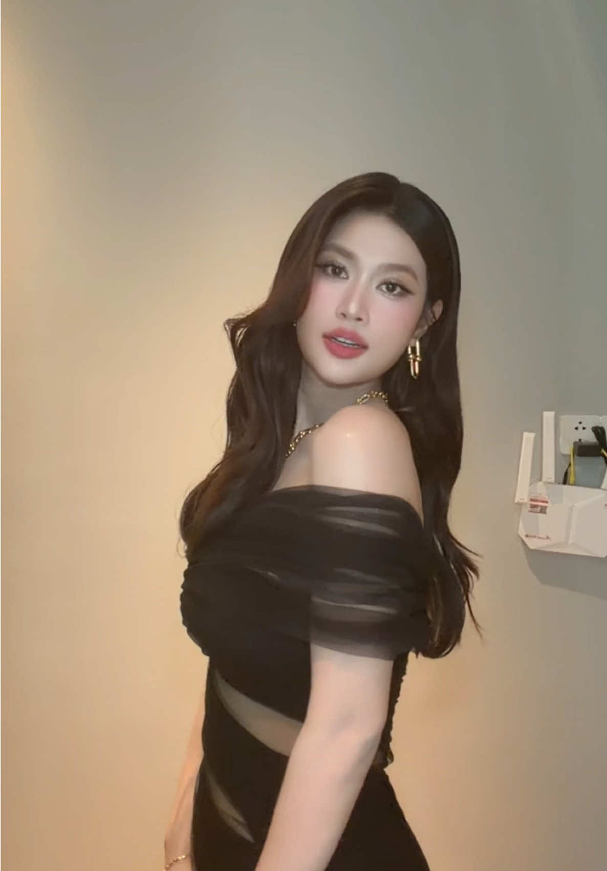 TikTok post by @doanthienan.mgvn for Tiffany & Co.. Caption reads: Get ready with me 💗 #doanthienan #ngoisaoxanh2025....