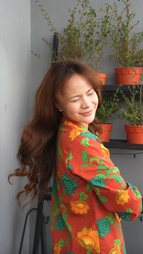 Instagram post by @naddysushi for Liese. Caption reads: [...] Hair Glow Up but make it low effort with....