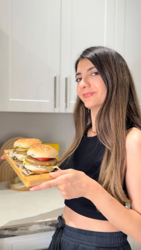 Instagram post by @theaydasdiary for Safe Catch. Caption reads: [...] double the flavor 🍔🐟 Trying the new Safe....