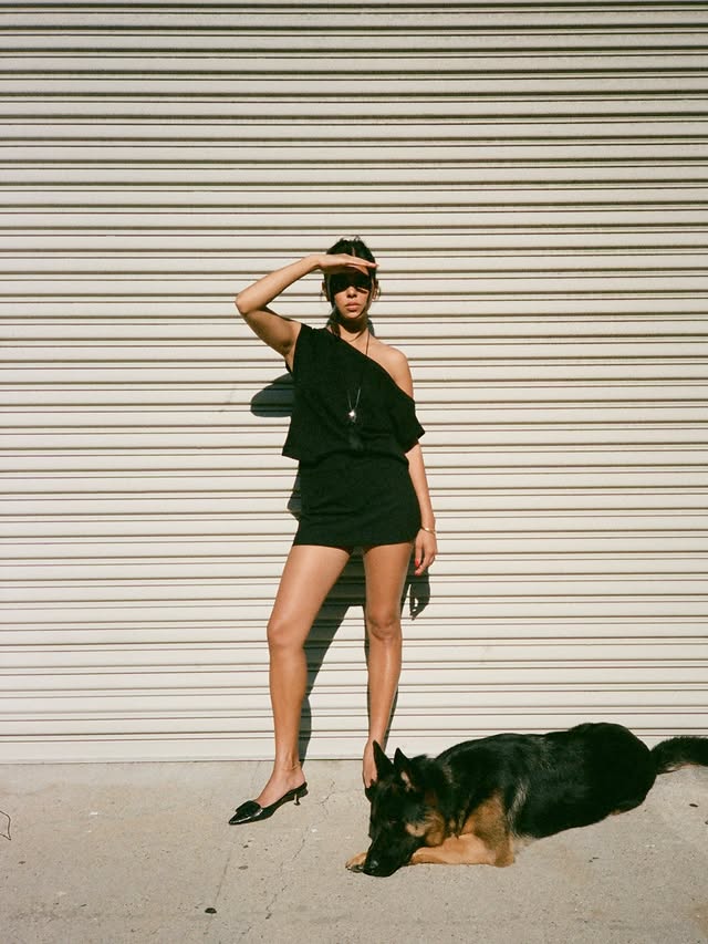 Instagram post by @catchmeeksifyoucan for Aritzia. Caption reads: Dear @aritzia, summer has finally arrived—the kind....