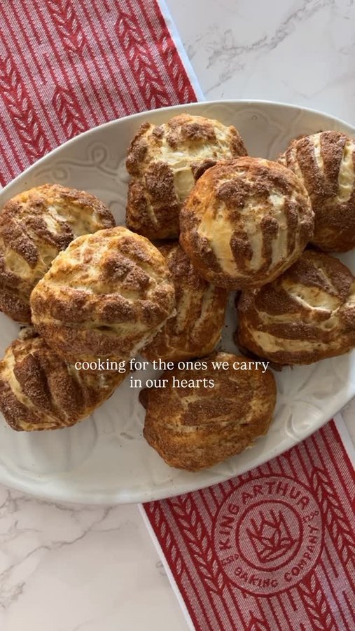 Instagram post by @spread.the.grub for King Arthur Baking Company. Caption reads: Día de los Muertos Conchas 🥐

Every Día de los....