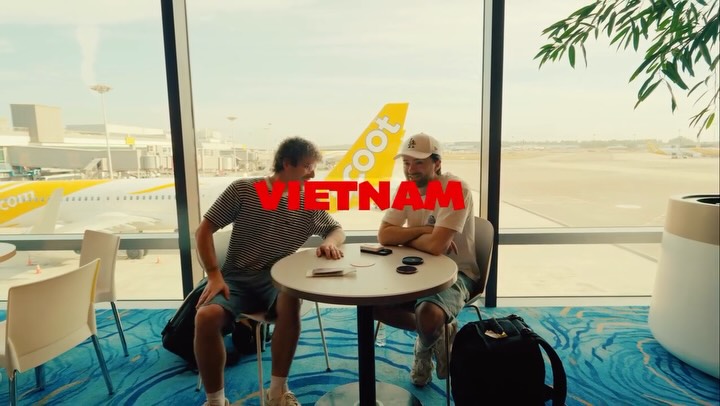 Instagram post by @melzagers for Singapore Airlines. Caption reads: Vietnam moving at full speed. 🇻🇳 A few days....