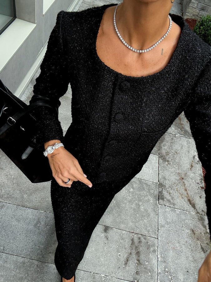 Instagram post by @nurbilenyavuzer for Beauty Omelette. Caption reads: Suit up and shine🖤

reklam.