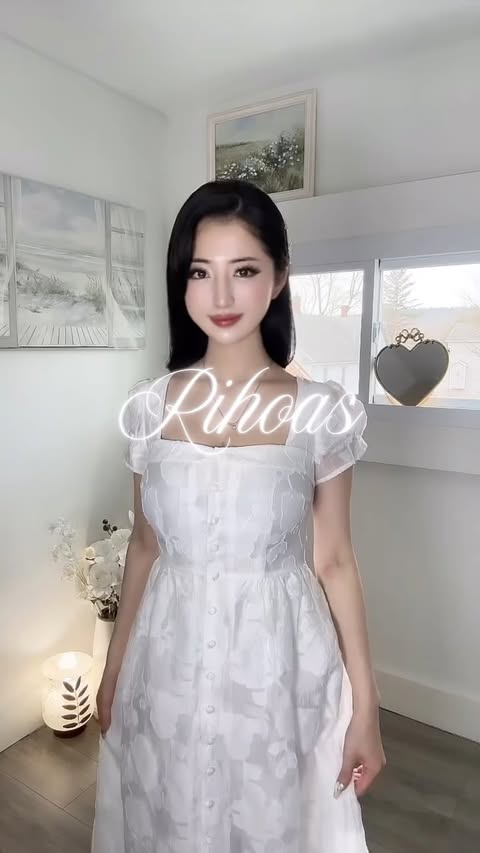 Instagram post by @riiiyoga for Rihoas. Caption reads: @rihoas_official 🤍🪻 12% off code: riiiyoga [...].