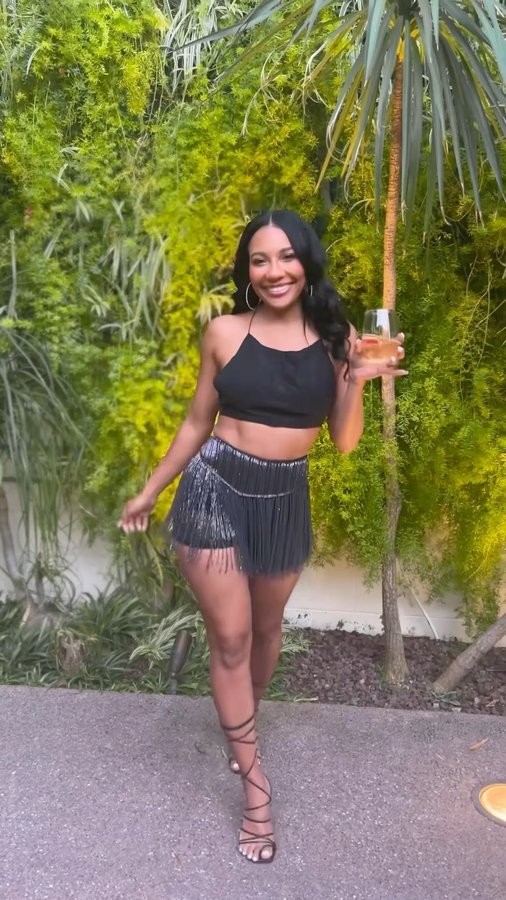 Instagram post by @heygorjess for Refinery29. Caption reads: [...] delicious! Thanks for having me @refinery29....