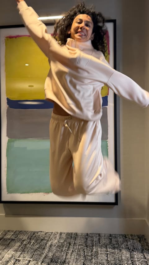 Instagram post by @esra_in_america for Pinspark. Caption reads: [...] this season! ✨
This lounge set from Pinspark....