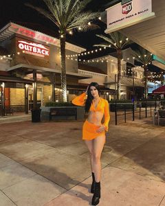 Instagram post by @lianna.campos for LovelyWholesale. Caption reads: 🧡
@lovelywholesale_online.