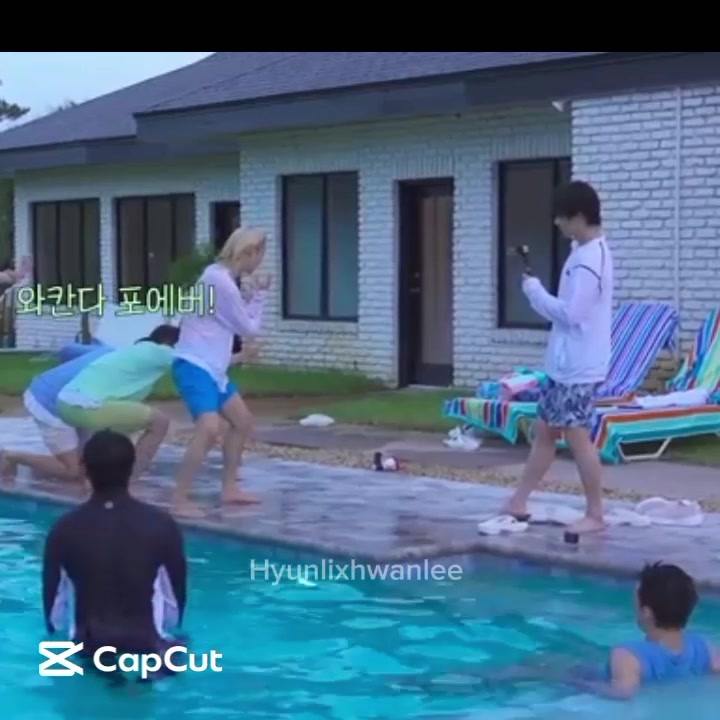 TikTok post by @hyunlixhwanlee for Stray Kids. Caption reads: Hyunlix 🐥💗🥝 // #straykids #straykidsstay #stay....