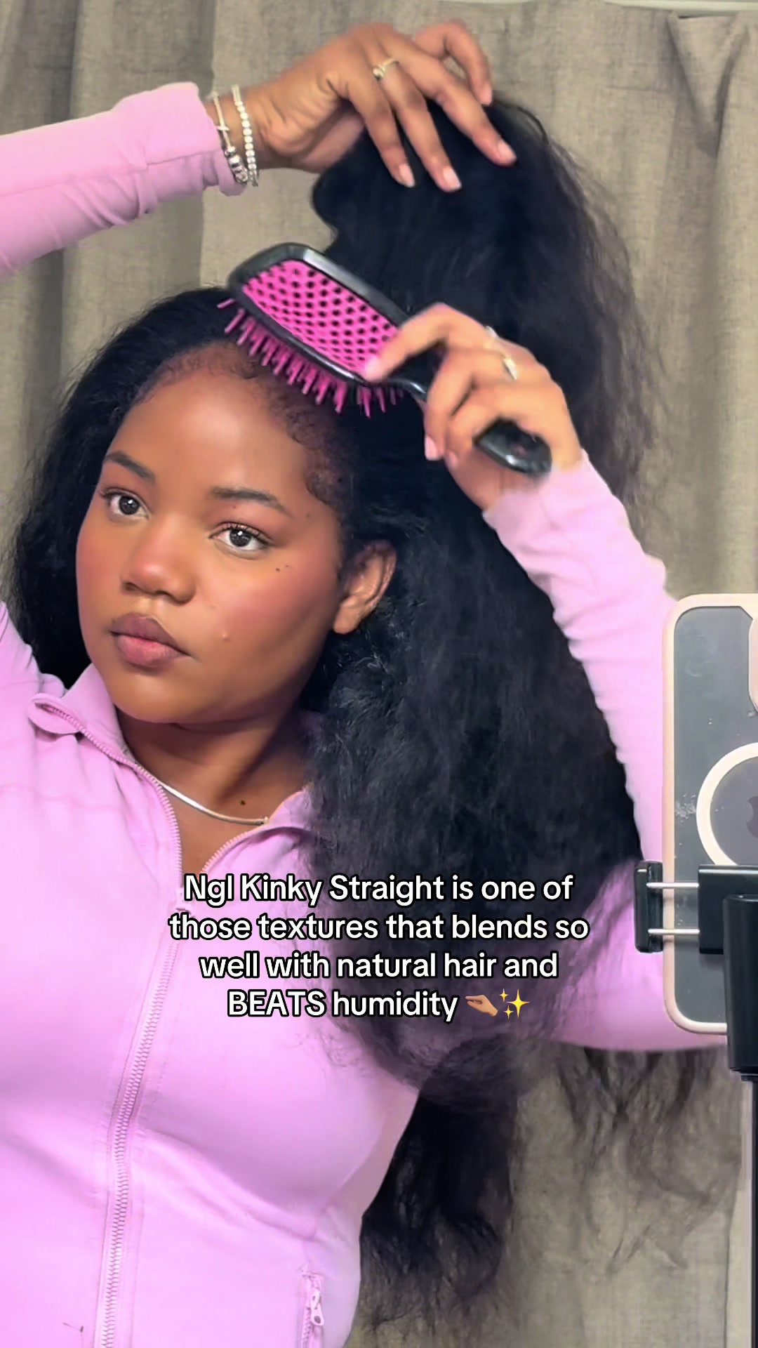 TikTok post by @_iheartchelsea for Vshowhair. Caption reads: My go to look now 🤭 @VSHOW HAIR #kinkystraight....