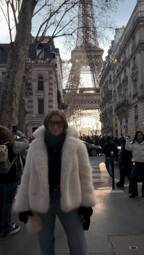 Instagram post by @1ecemkaravus for JW PEI. Caption reads: [...] @scotch_soda 
👖: @zara 
🥾: @zara 
👜:....