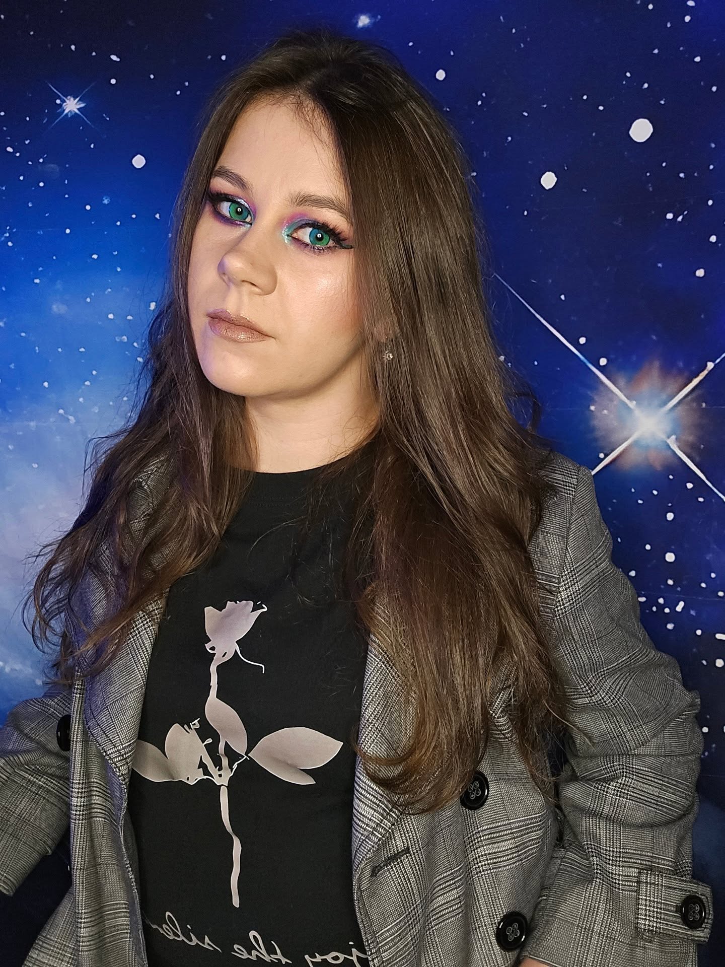 Instagram post by @starlessnight888 for MocoQueen. Caption reads: 🎶🎵𝕰𝖓𝖏𝖔𝖞 𝖙𝖍𝖊 𝖘𝖎𝖑𝖊𝖓𝖈𝖊....