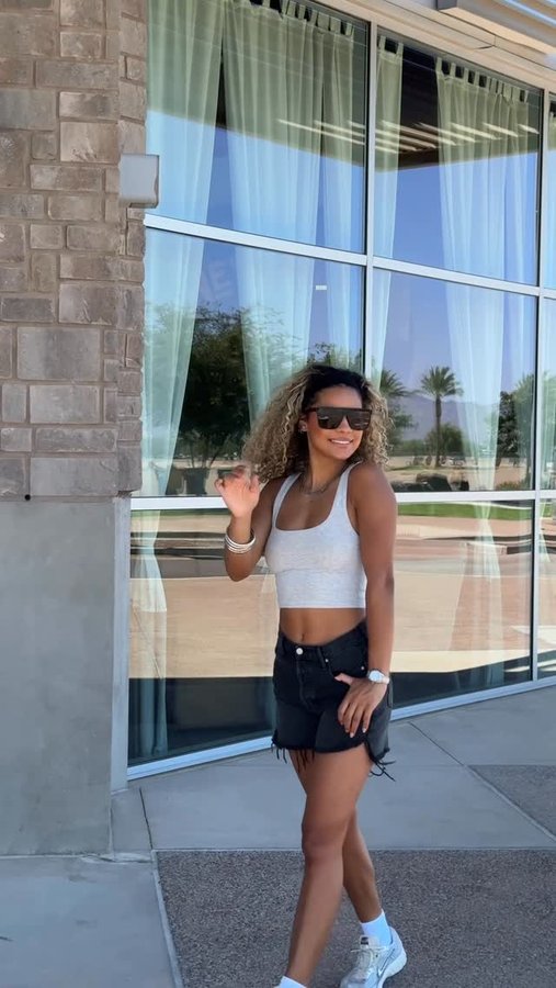 Instagram post by @annaleisetaylor for Goodr. Caption reads: My favorite accessories @goodr 

What’s your fav....