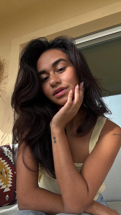 Instagram post by @fleurfalkenburg for Bangerhead. Caption reads: [...] selfcare non-negotiables 🤝🏽🫧 @bangerhead....