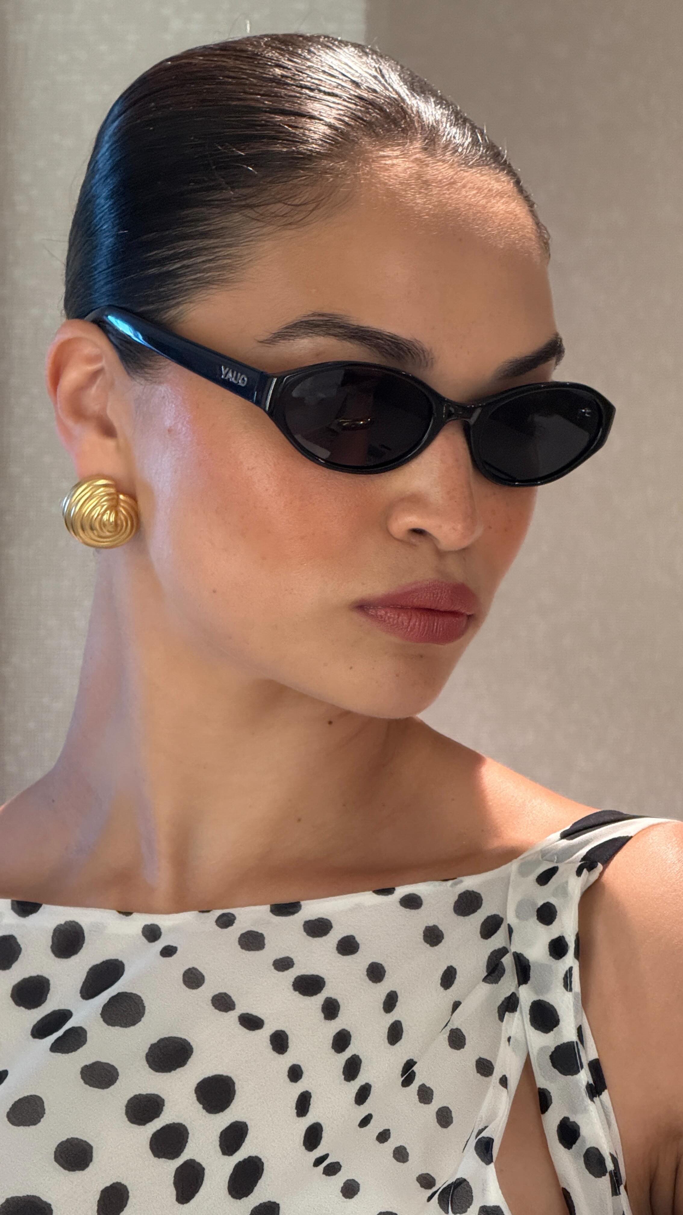 Instagram post by @shaninamshaik for QUAY. Caption reads: A chic frame for a chic look 🖤 @quayaustralia....