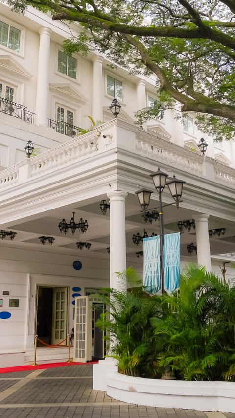 Instagram post by @yourtravellerpadosi for ITC Hotels. Caption reads: In Bengaluru, there is a stay where the grandeur....
