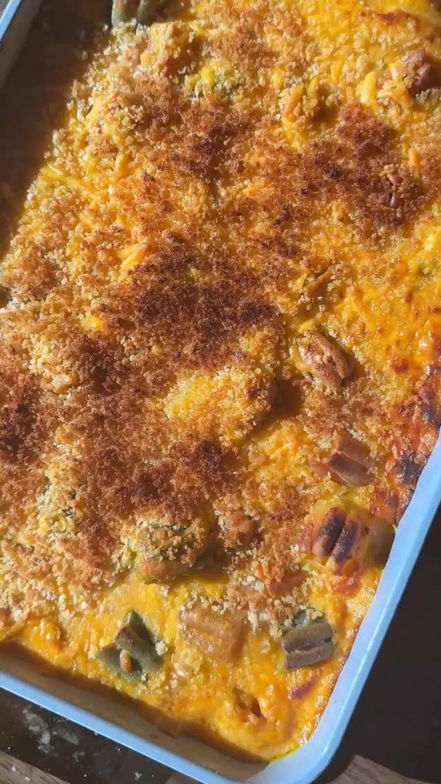 Instagram post by @wholesomelymorgan for Bentgo. Caption reads: [...] from the oven or packed up in my @bentgo for....