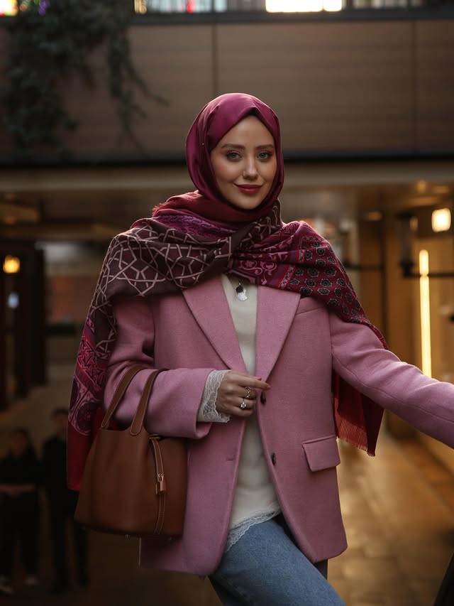 Instagram post by @aybukenurdemirci for Imannoor. Caption reads: Blush & berry kind of day.💞 @imannoor #işbirliği.