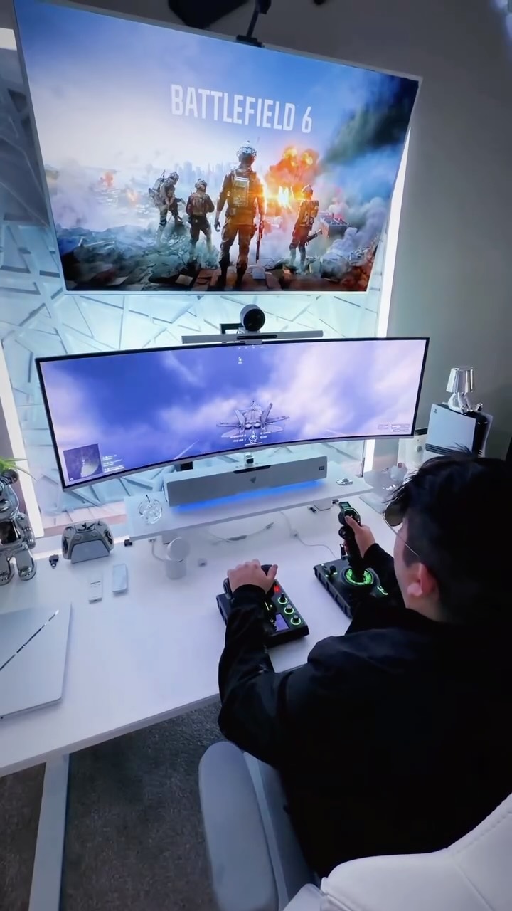 Instagram post by @tech.joulez for Turtle Beach. Caption reads: [...] for this ✈️🔥 Today I’m running the Turtle....