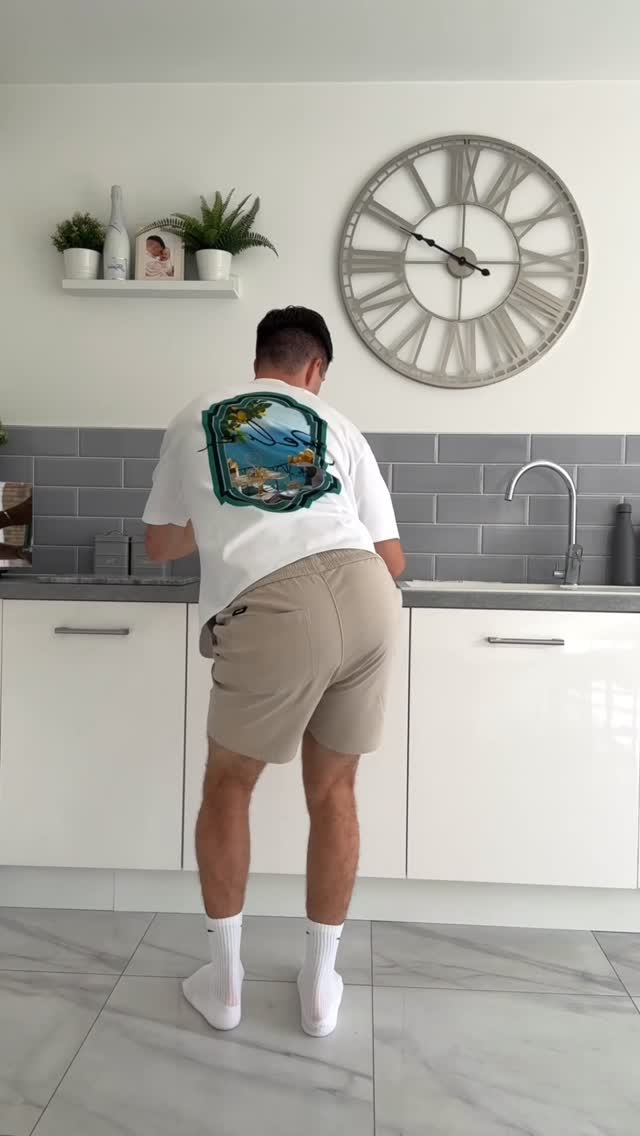 Instagram post by @ashleytwistglazebrook for Cleanipedia. Caption reads: Refer to pack usage instructions before use.....