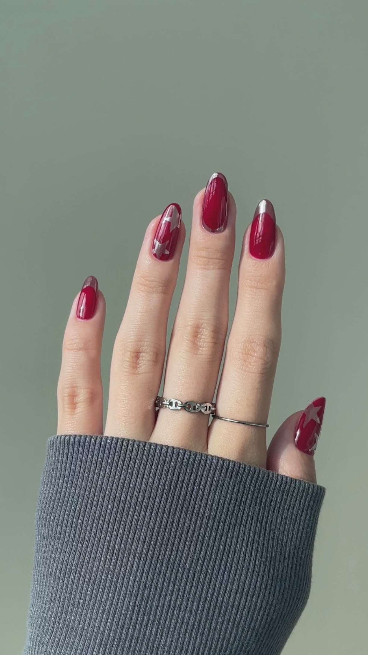 Instagram post by @heajiheaji for Le Mini Macaron. Caption reads: red and silver chrome stars🍷🪩✨

using....