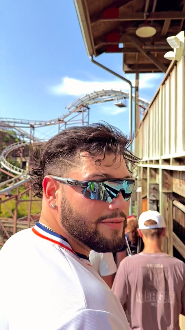 Instagram post by @herrerjose for Six Flags. Caption reads: Hey curls 🤣☺️☺️ the best moments with....