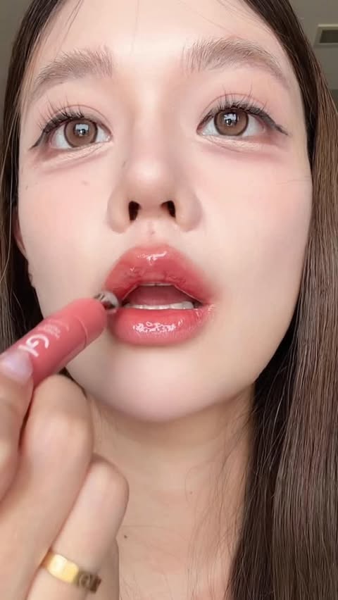 Instagram post by @imearths for Glad2Glow Thai. Caption reads: Fav warm tone lip serum #Glad2Glow.