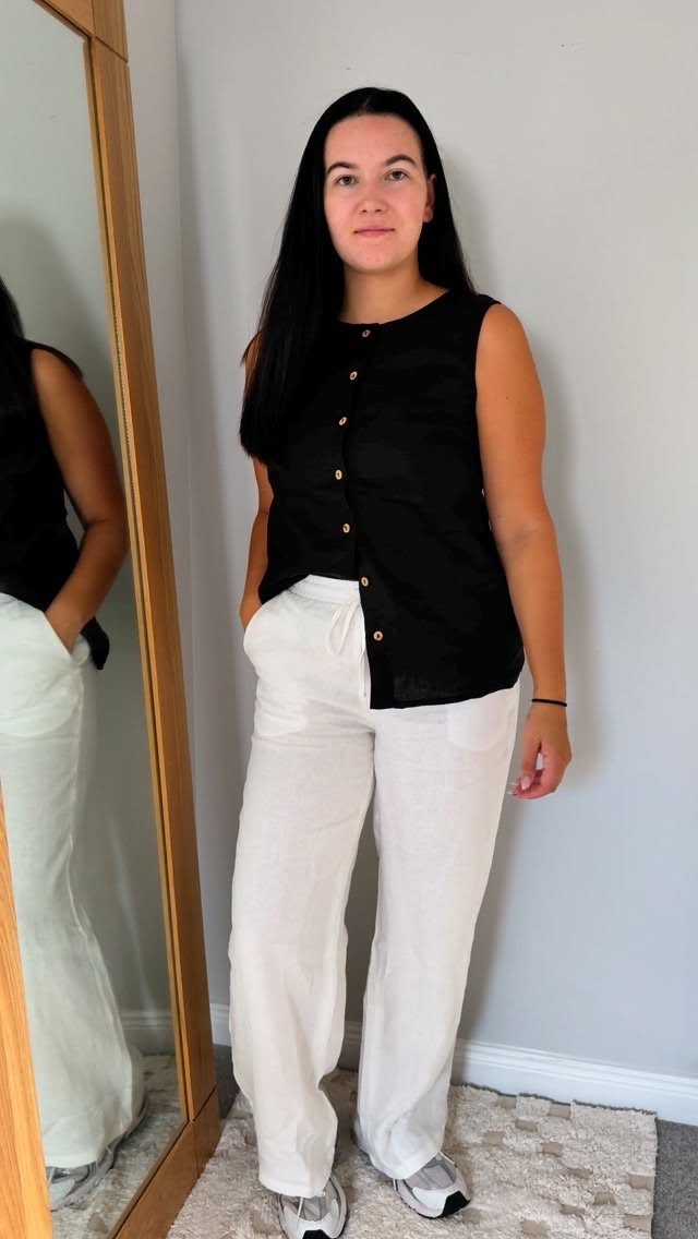 Instagram post by @junieandmama for Linticoshop. Caption reads: [...] most stunning 100% linen pieces from....