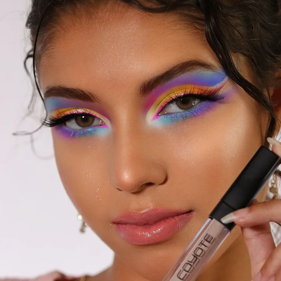 Instagram post by @mclaudbeauty for Be Coyote. Caption reads: [...] Highlighter, Setting Powder . @becoyote-....