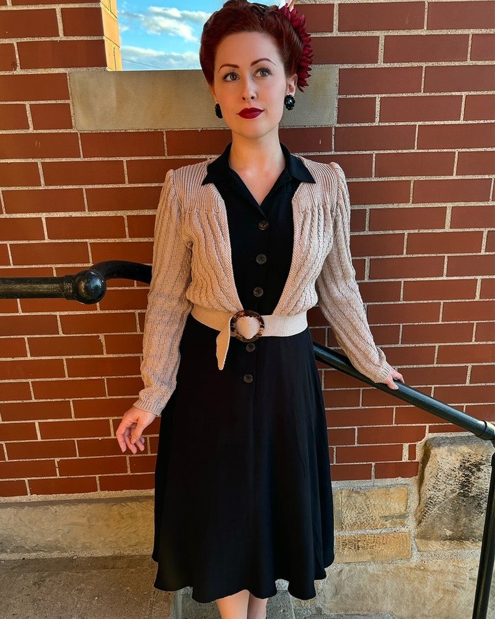 Instagram post by @mikalakitty for The House of Foxy. Caption reads: #gifted by @thehouseoffoxy 🖤 How stunning is the....