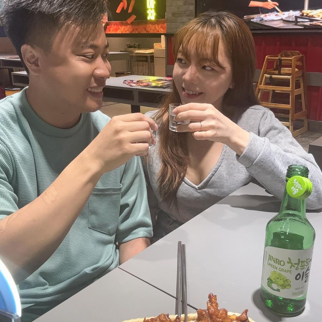 Instagram post by @mamakryz for HiteJinro Global. Caption reads: Best night in with KOREAN NO.1 SOJU JINRO and my....