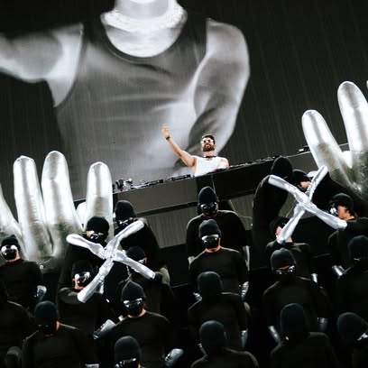 Instagram post by @alok for Coachella. Caption reads: [...] down in Sahara. @alok 

Watch the Coachella....