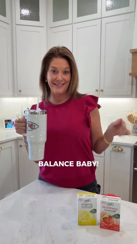 Instagram post by @randimahomes for True Lemon. Caption reads: Hydration, but make it mom-approved! 😉
Real....