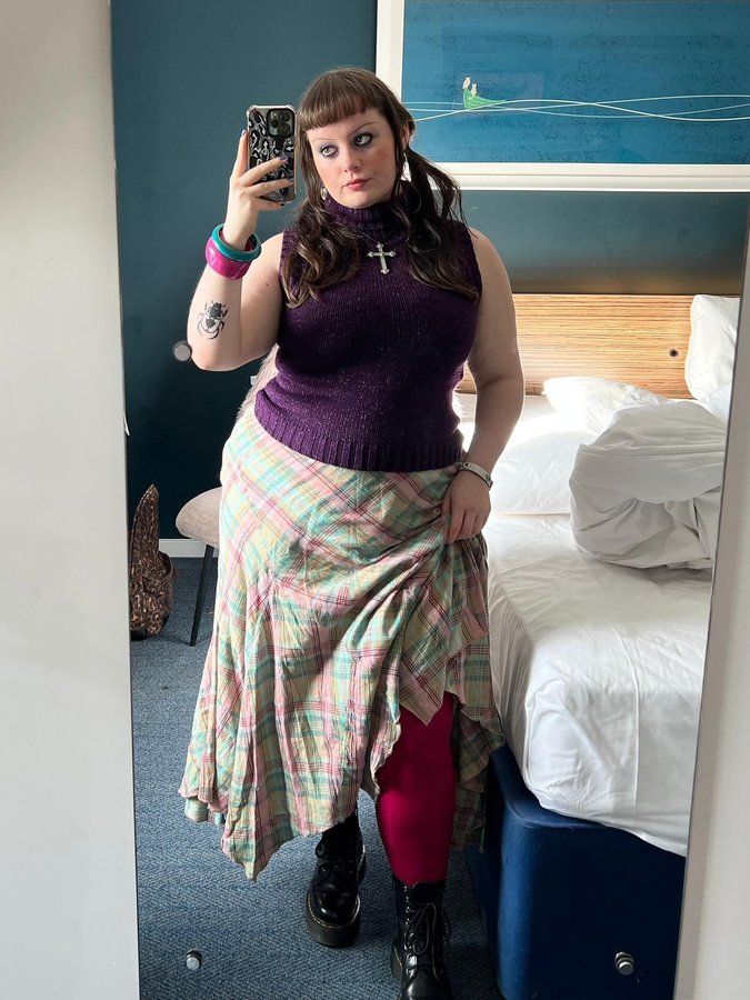 Instagram post by @lgbabyg for Snag Tights. Caption reads: outfit roundup!!!!!! end of summer & autumn....