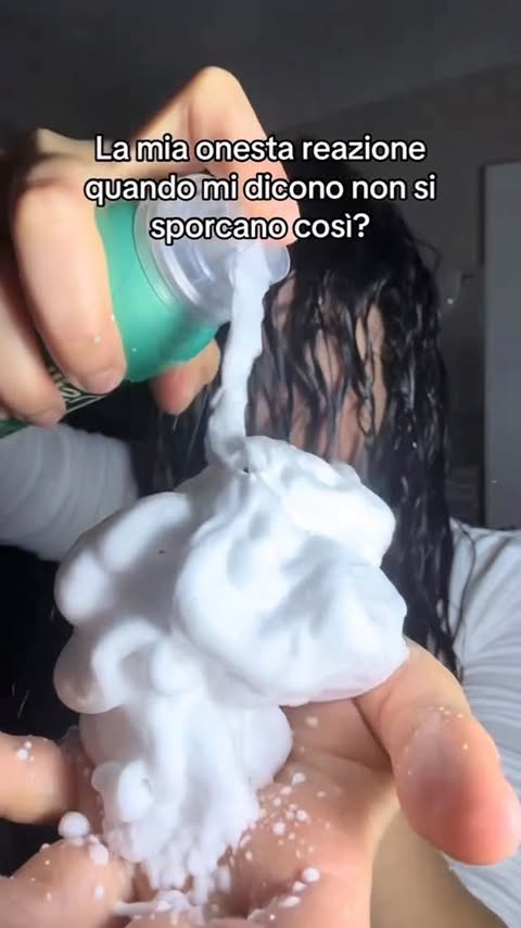 Instagram post by @antonelll_ for Sunsilk. Caption reads: @sunsilkitalia is everywhere ✨

#curlyhair #curly....