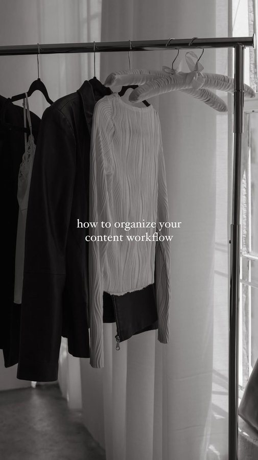 Instagram post by @inspiredmediaco for Later. Caption reads: [...] chaotic notes app just isn’t it🫠) 

....