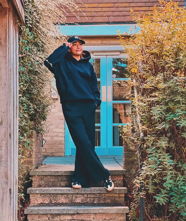 Instagram post by @deseree_rebello for Glowmode. Caption reads: [...] and follow my fave sportswear....